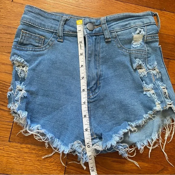 SHEIN Frayed Hem Blue Jean Shorts - Picture 10 of 10
